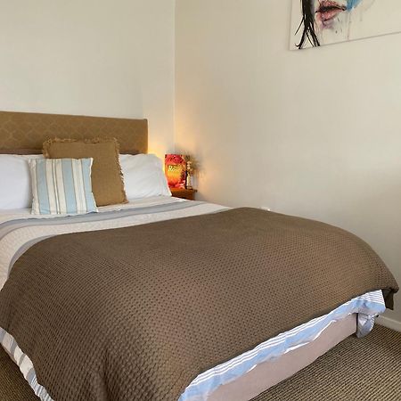 Wee Blue Bnb- Central Cosy Villa Timaru Luaran gambar