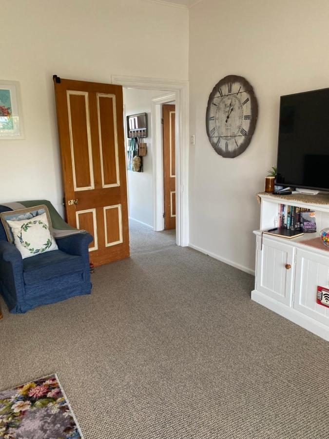 Wee Blue Bnb- Central Cosy Villa Timaru Luaran gambar
